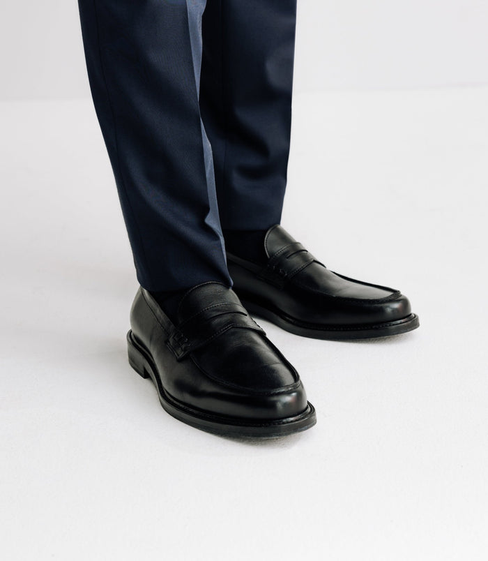 izac Chaussures mocassins en cuir lisse noires