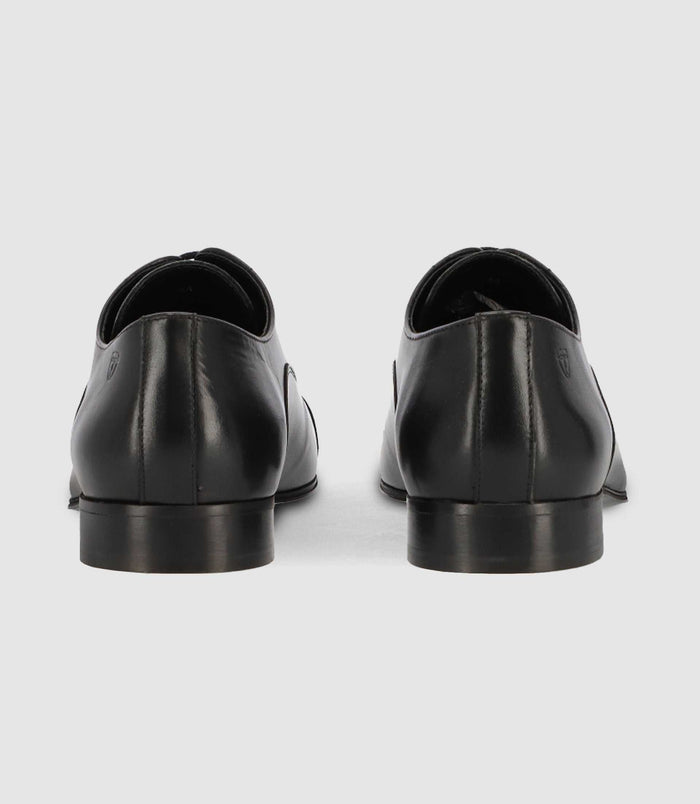 Izac Chaussures Richelieu En Cuir Noires