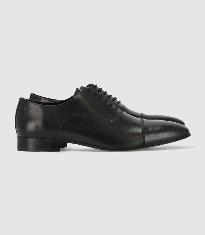 Izac Chaussures Richelieu En Cuir Noires