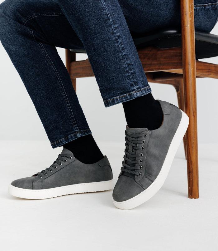 izac Chaussures sneakers à lacets grises