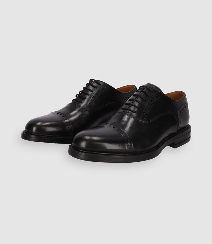 Izac Chaussures Ville En Cuir Noires