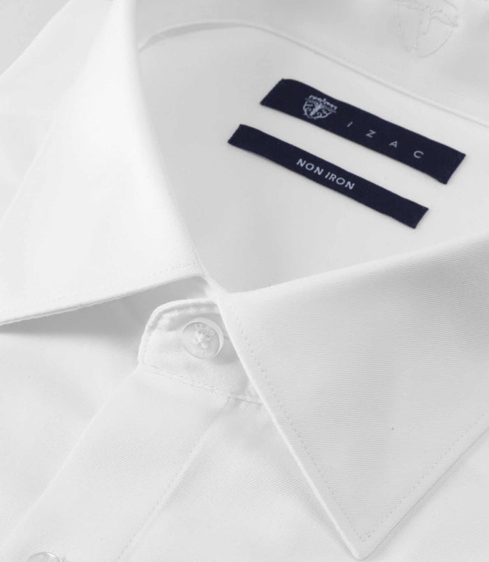 Izac Chemise Infroissable Avec Broderie Blanche