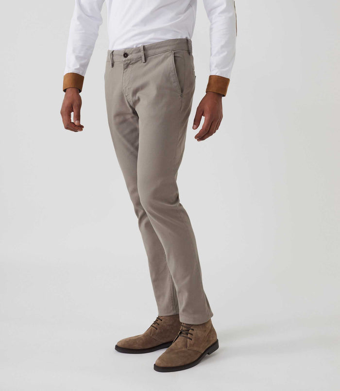 Izac Pantalon Casual Chino Armuré Taupe "Macao"