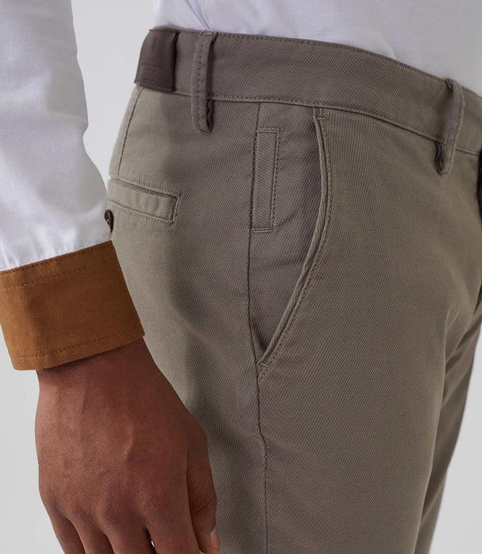 Izac Pantalon Casual Chino Armuré Taupe "Macao"