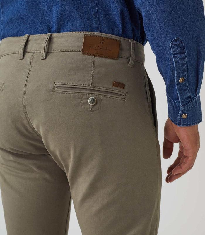 Izac Pantalon Casual Chino Kaki Clair "Macadamia"