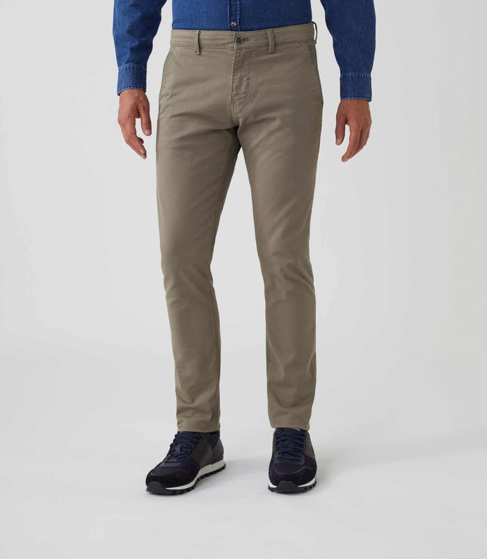 izac Pantalon casual chino kaki clair "Macadamia"