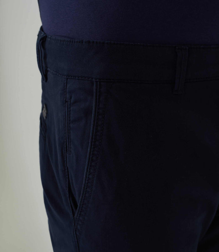 Izac Pantalon Casual Chino Marine "Macadamia"