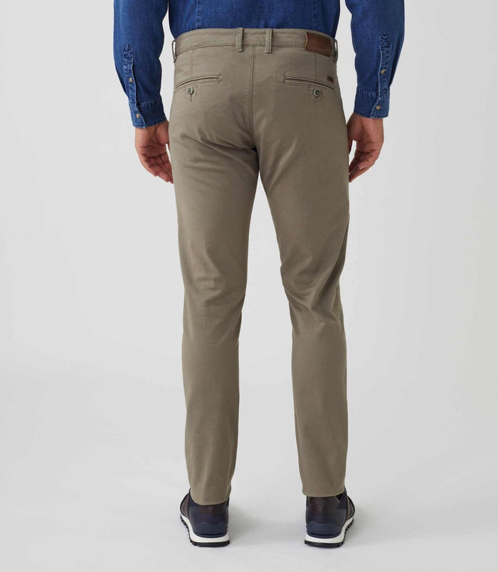 Izac Pantalon Chino Kaki Clair "Macadamia"