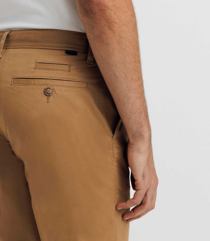 Izac Pantalon Chino Satin Camel