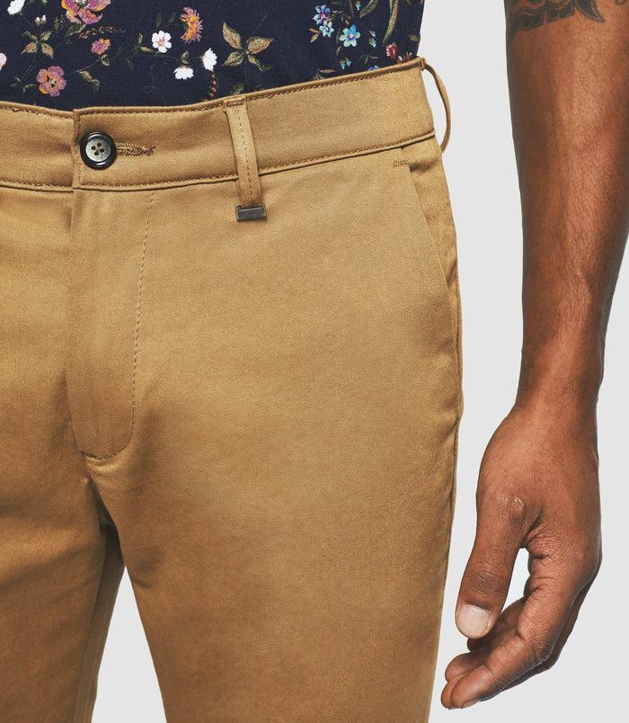 Izac Pantalon Chino Satin CAMEL