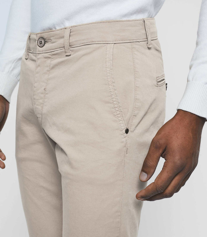 Izac Pantalon Slack Slim Mastic "Pachelorrea"