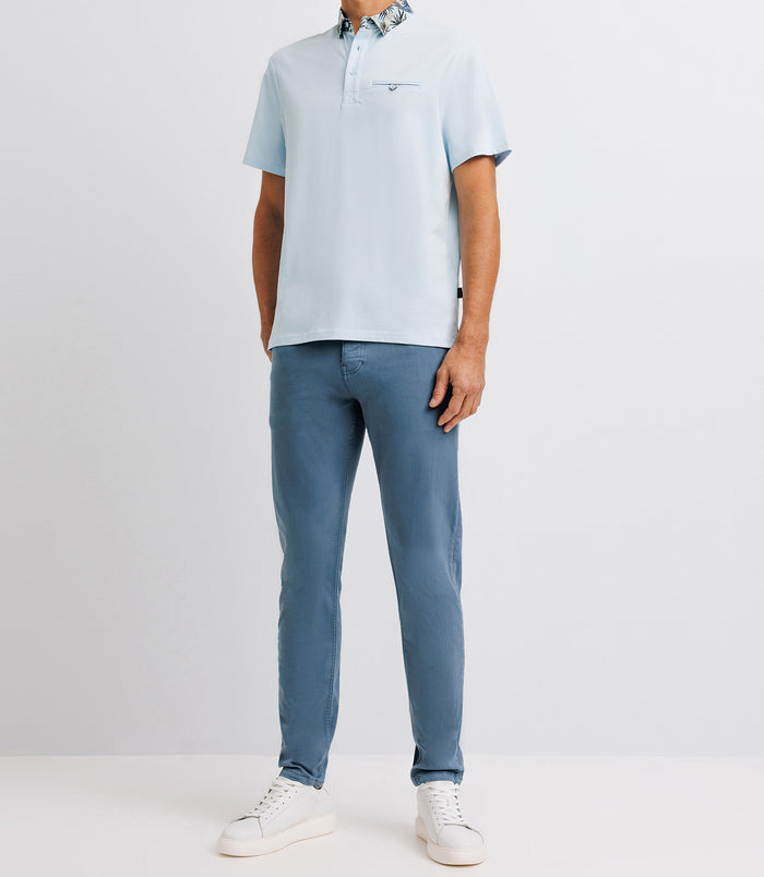 izac Polo avec broderie bleu ciel