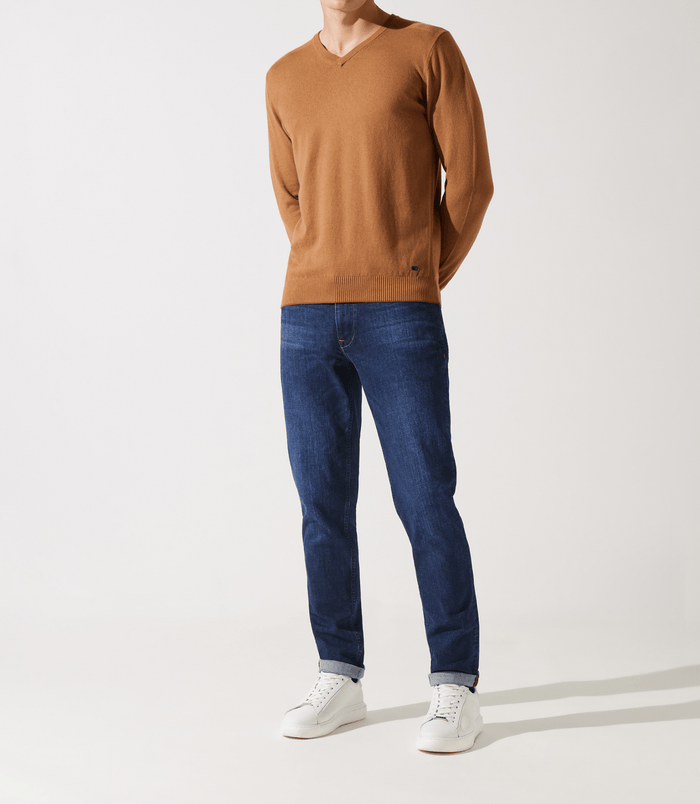 izac Pull col v rayé camel