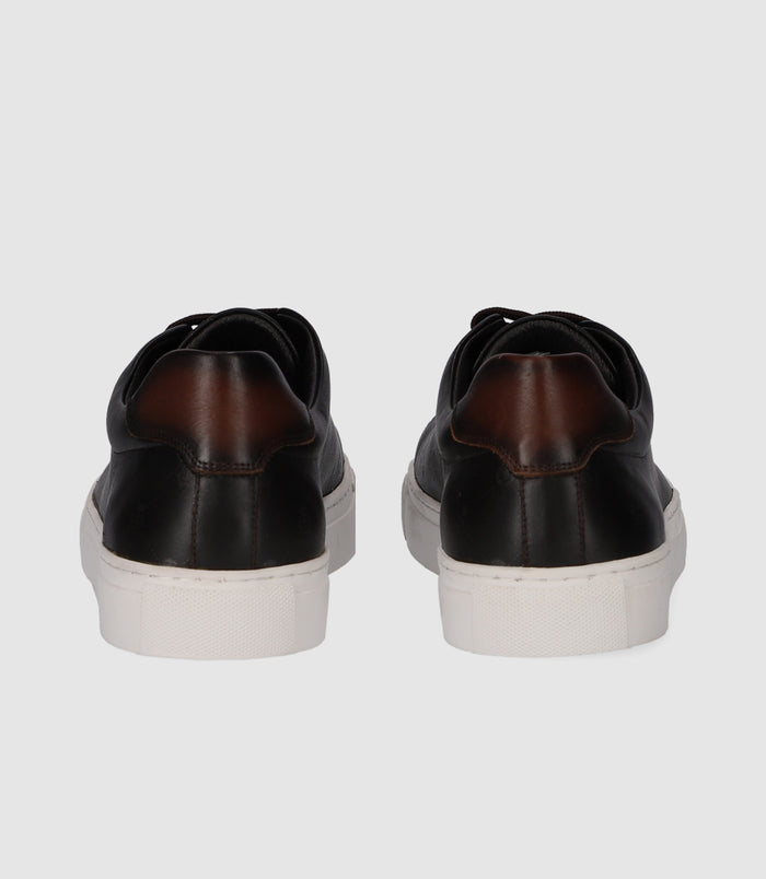 Izac Sneakers Basses En Cuir Marron OPRAH