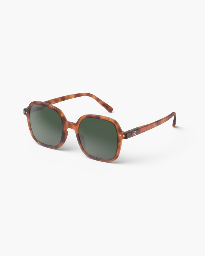 Izipizi Cette Paire Oversize Carrée #OFFICE Havane Allie Style Affirmé Et Confort Optimal Pour Protéger Vos Yeux Avec élégance. Avec Ses Tons Chauds Et Son Fini Mat Elle Vous Accompagne Dans Toutes Vos Aventures Sous Le Sol