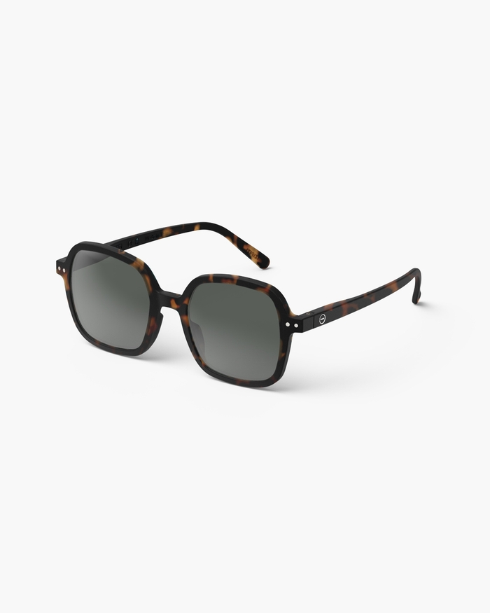 Izipizi Cette Paire Oversize Carrée #OFFICE Tortoise Allie Style Affirmé Et Confort Optimal Pour Protéger Vos Yeux Avec élégance. Avec Son Design Chic Et Son Fini Mat Elle Dégage Une Vibe Vintage Tout En Garantissant Une P