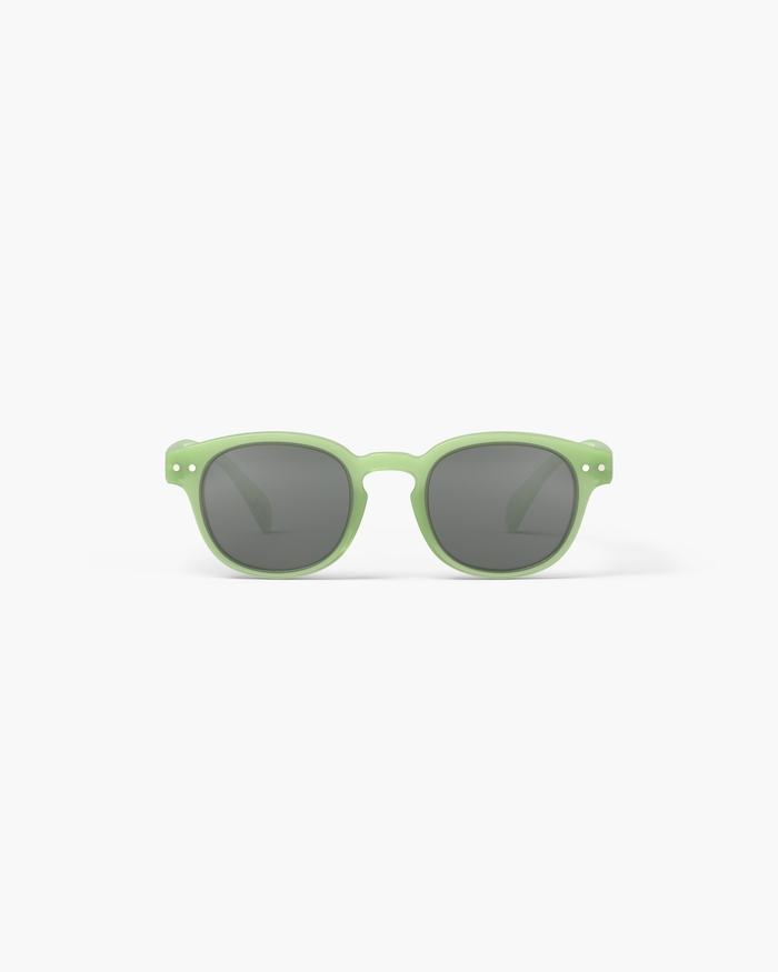 Izipizi Découvrez Les JUNIOR SUN #c Pear Une Version Mini Et Stylée De Nos Lunettes De Soleil Carrées Classiques. Plébiscité Par De Nombreux Clients Ce Modèle Est également Disponible En BABY KIDS KIDS PLUS Et SUN Permett