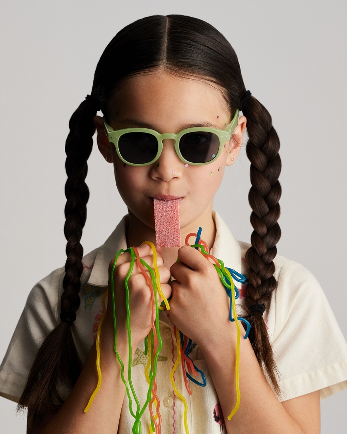 izipizi Découvrez les JUNIOR SUN #c Pear une version mini et stylée de nos lunettes de soleil carrées classiques. Plébiscité par de nombreux clients ce modèle est également disponible en BABY KIDS KIDS PLUS et SUN permett