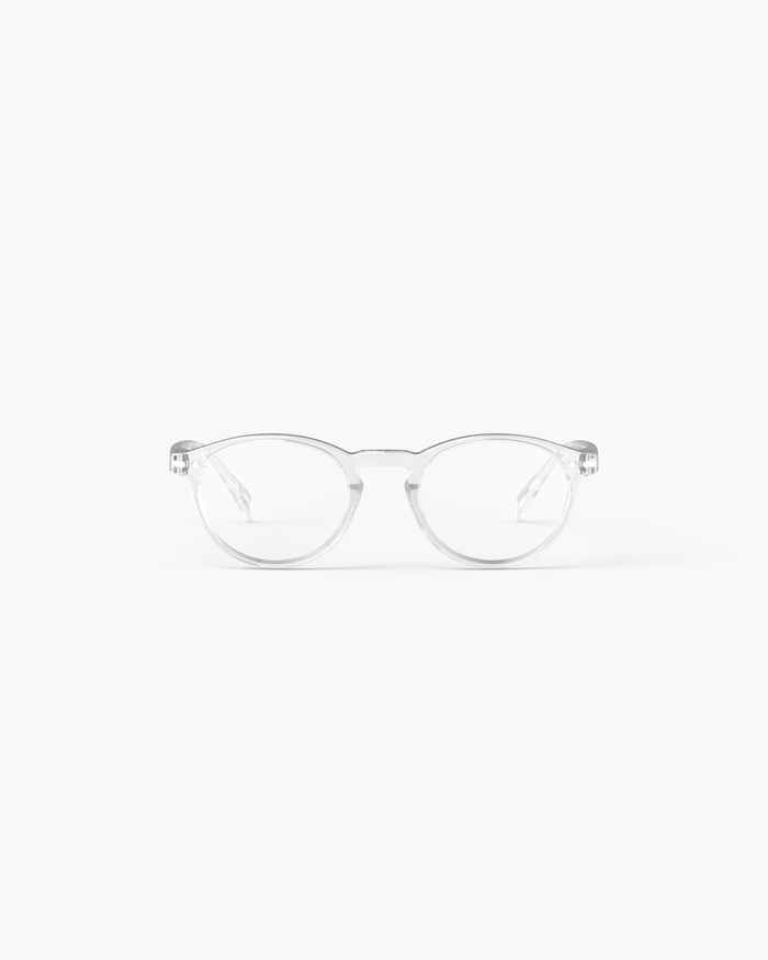 izipizi Découvrez les lunettes de lecture #A Crystal – Une petite monture ronde entièrement transparente qui mise sur l’élégance minimaliste. Fabriquées en matière biosourcée elles allient légèreté et modernité. A