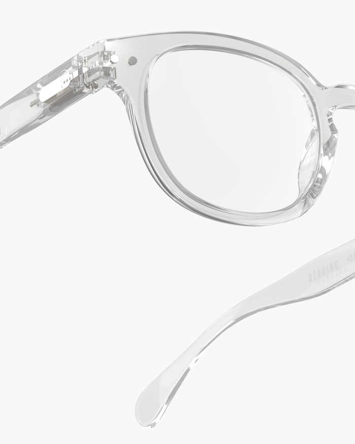 Izipizi Découvrez Les Lunettes De Lecture #C Crystal – Une Monture Carrée Et Entièrement Transparente Qui Mise Sur La Modernité Et La Simplicité. Conçues En Matière Biosourcée Elles Offrent Un Design épuré Et Une Lé