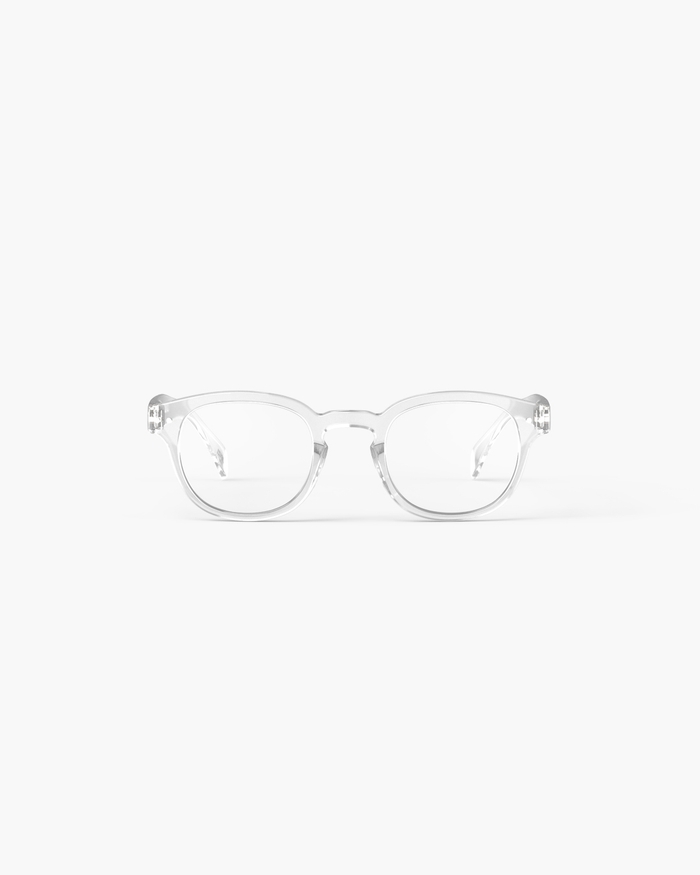 izipizi Découvrez les lunettes de lecture #C Crystal – Une monture carrée et entièrement transparente qui mise sur la modernité et la simplicité. Conçues en matière biosourcée elles offrent un design épuré et une lé