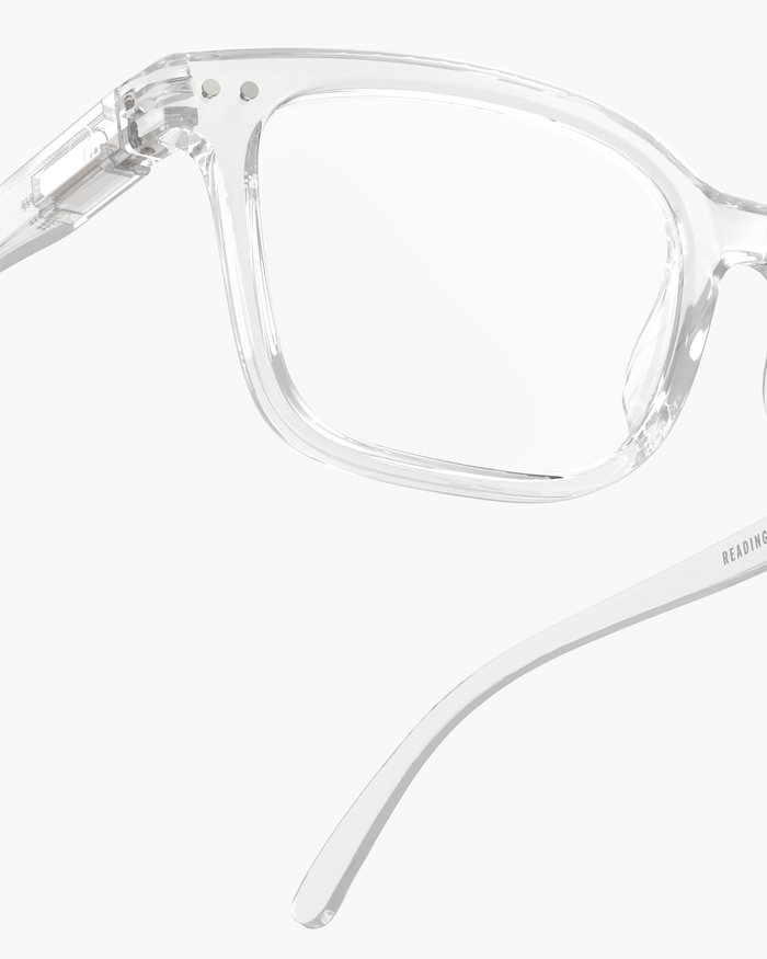 Izipizi Découvrez Les Lunettes De Lecture #L Crystal – Une Monture Rectangulaire Qui Allie Audace Et Minimalisme. Conçues En Matière Biosourcée Elles Dévoilent Leur Structure à Travers Un Design Totalement Transparent Po