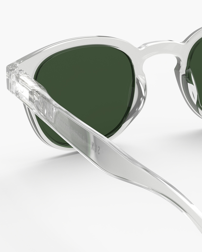 Izipizi Découvrez Les Lunettes De Soleil #C Crystal Polarized – Votre Nouvel Accessoire Incontournable Préparez-vous à Faire Tourner Les Têtes Avec Ces Lunettes De Soleil Ultra-cool Fabriquées à Partir De Matériaux Bio.