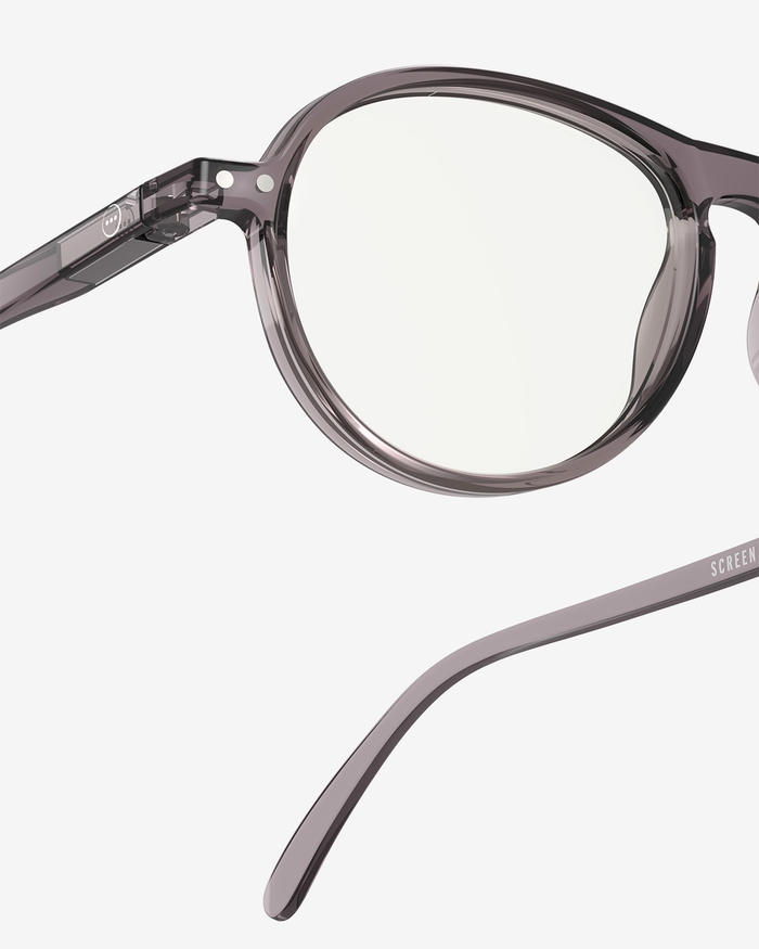 Izipizi La Couleur Electronic Grey Puise Son Inspiration Dans L’électronique De Bureau. Elle Incarne L'union Harmonieuse Entre La Technologie Et L'esthétique Minimaliste Invitant Chacun à Adopter La Révolution Numérique A