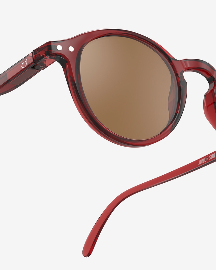 Izipizi Le Modèle Red Tape Invite Vos Enfants à Découvrir Le Monde Du Travail Sous Le Signe De L'amusement. Parce Qu'il N'y A Pas D'âge Pour Voir La Vie En Grand