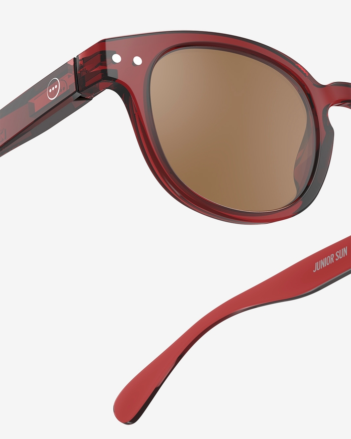 Izipizi Le Modèle Red Tape Invite Vos Enfants à Découvrir Le Monde Du Travail Sous Le Signe De L'amusement. Parce Qu'il N'y A Pas D'âge Pour Voir La Vie En Grand