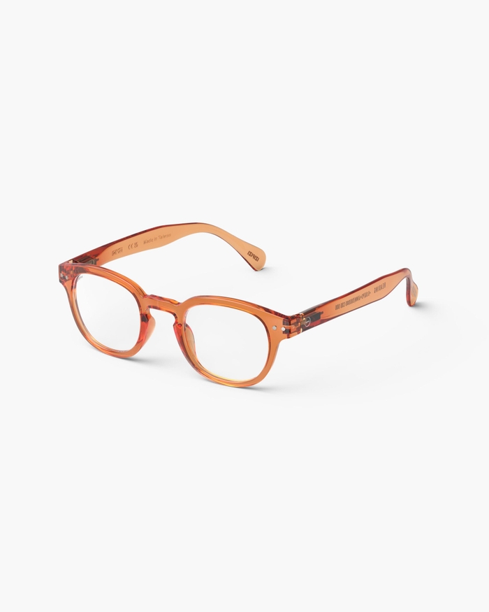 Izipizi Les Lunettes De Lecture #C Orange Smash Allient Audace Et élégance Avec Une Teinte Pleine D'énergie. Ce Classique Vintage Fort En Caractère Est Parfait Pour Celles Et Ceux Qui Aiment Jouer Avec Les Angles De Leur Vis