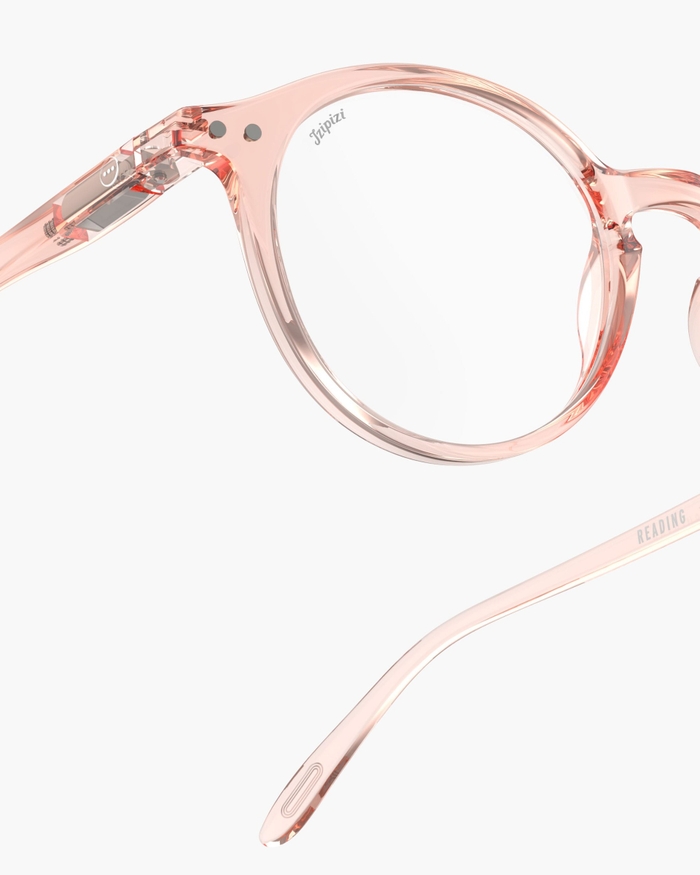 Izipizi Les Lunettes De Lecture #D Sporty Blush Offrent Un Rose Subtil Et Dynamique Incarnant L'élégance Décontractée Du Sport. Intemporelles Et Universelles Elles S'harmonisent Parfaitement Avec Tous Les Visages Devenant Ai