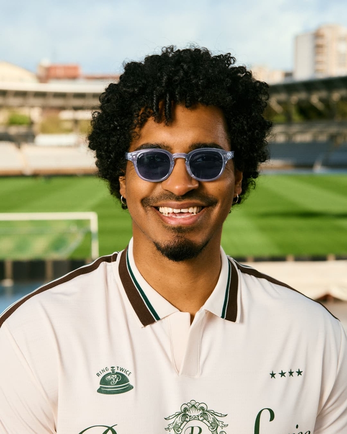 Izipizi Les Lunettes De Soleil #C Athletic Purple Allient Style Et Dynamisme Avec Une Teinte Pleine De Vitalité. Inspirées Par L'énergie Des Terrains D'athlétisme Elles Incarnent La Persévérance Avec Style. Ce Classique Vi
