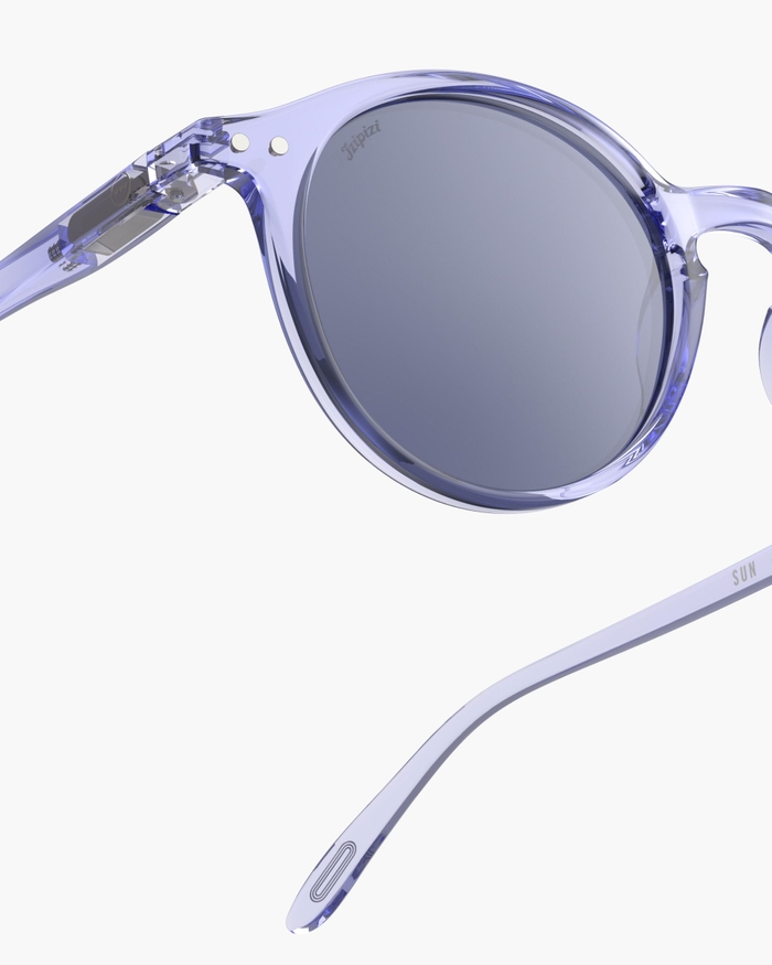 Izipizi Les Lunettes De Soleil #D Athletic Purple Allient Style Et Dynamisme Avec Une Teinte Pleine De Vitalité. Leur Forme Pantos Iconique Intemporelle Et Universelle S'harmonise Parfaitement Avec Tous Les Visages. Inspirées