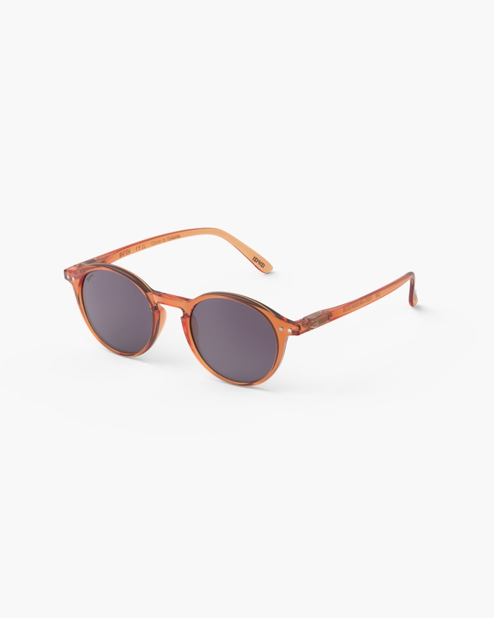Izipizi Les Lunettes De Soleil #D Orange Smash Offrent Une Teinte Vibrante Et Pleine D'énergie. Leur Forme Pantos Iconique Intemporelle Et Universelle S'harmonise Avec Tous Les Visages Apportant Un Style Audacieux Et Dynamique.
