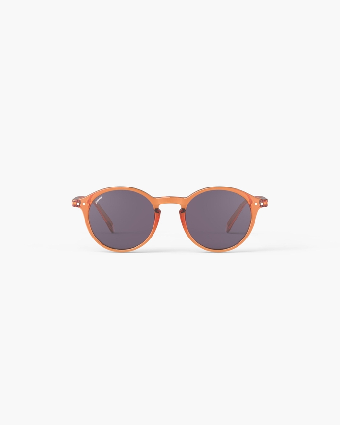 izipizi Les lunettes de soleil #D Orange Smash offrent une teinte vibrante et pleine d'énergie. Leur forme pantos iconique intemporelle et universelle s'harmonise avec tous les visages apportant un style audacieux et dynamique.