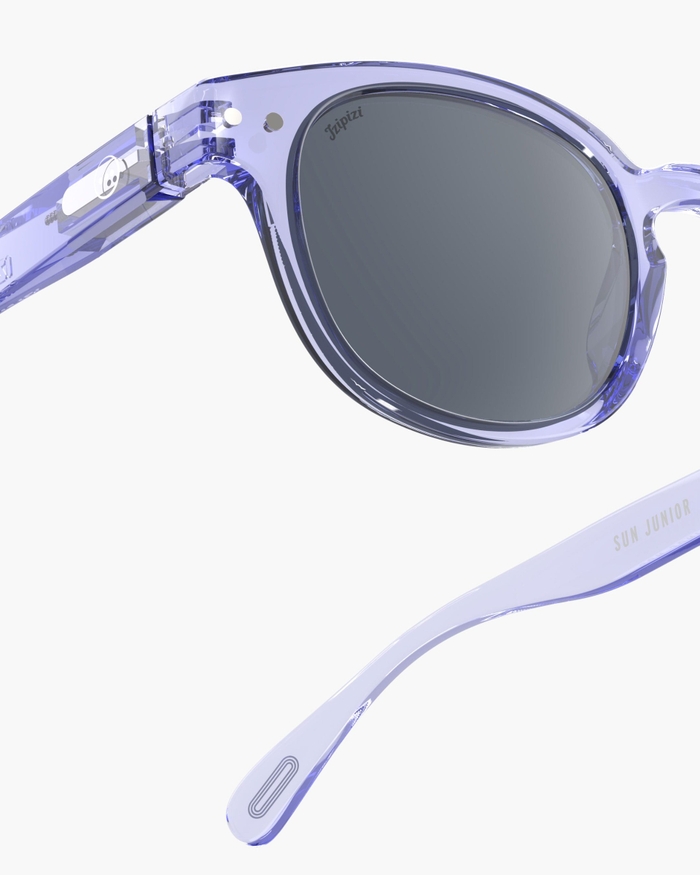 Izipizi Les Lunettes De Soleil Junior #c Athletic Purple Avec Leur Forme Carrée Vintage Sont Parfaites Pour Les Petits Expressifs. La Teinte Athletic Purple Pleine De Dynamisme Apporte énergie Et Style Tout En Mettant En Valeu