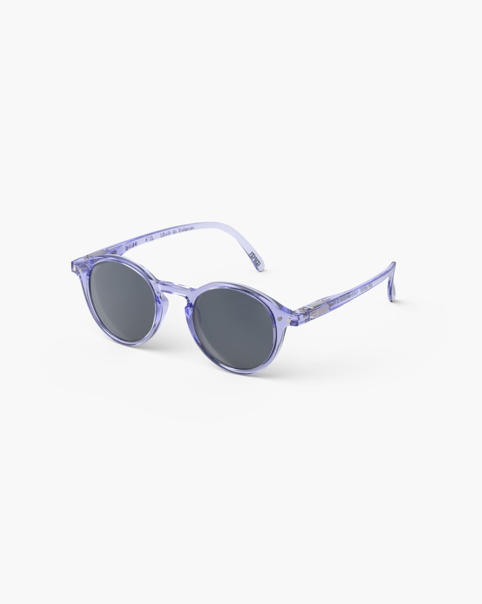 Izipizi Les Lunettes De Soleil Junior #d Athletic Purple Avec Leur Forme Pantos Iconique S'adaptent à Toutes Les Morphologies. Le Coloris Athletic Purple énergique Et Vibrant Donne Aux Petits Un Look à La Fois Audacieux Et é