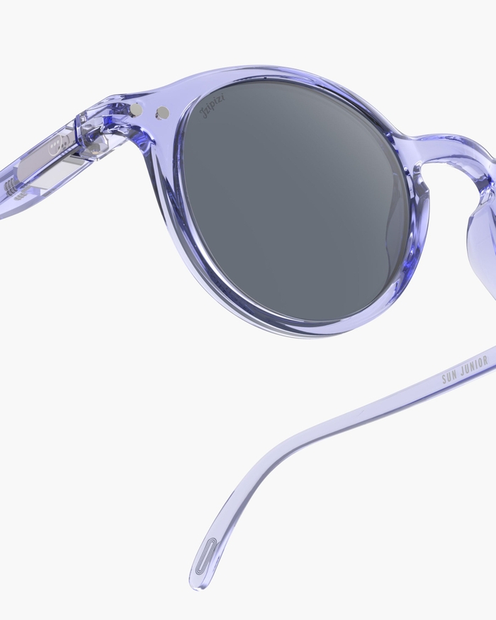 Izipizi Les Lunettes De Soleil Junior #d Athletic Purple Avec Leur Forme Pantos Iconique S'adaptent à Toutes Les Morphologies. Le Coloris Athletic Purple énergique Et Vibrant Donne Aux Petits Un Look à La Fois Audacieux Et é