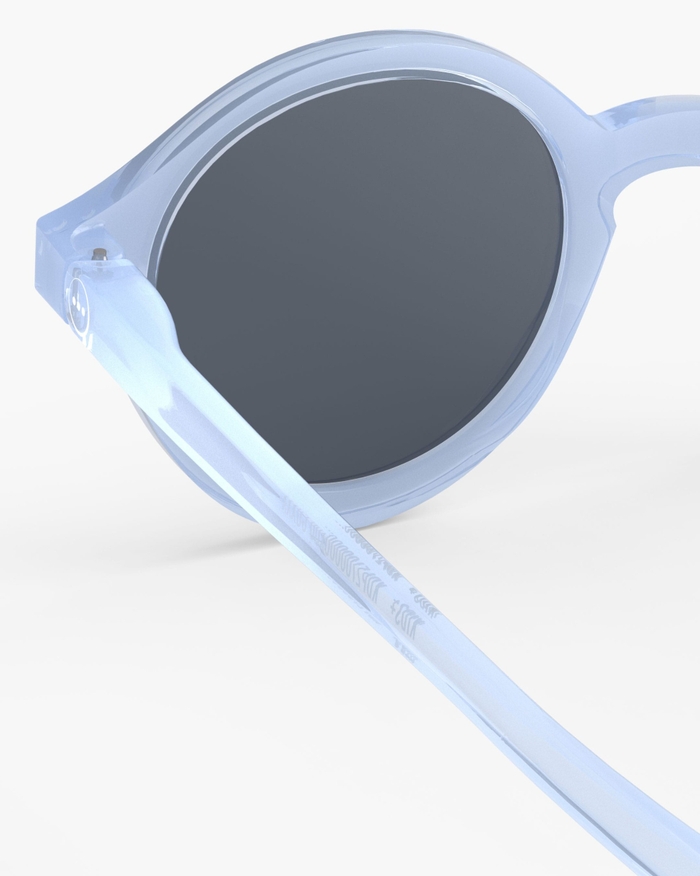 Izipizi Les Lunettes De Soleil Kids #d Athletic Purple Avec Leur Forme Pantos S’adaptent à Toutes Les Morphologies. Le Coloris Athletic Purple énergique Et Vibrant Offre à Votre Enfant Un Look Dynamique Et Audacieux Tout En