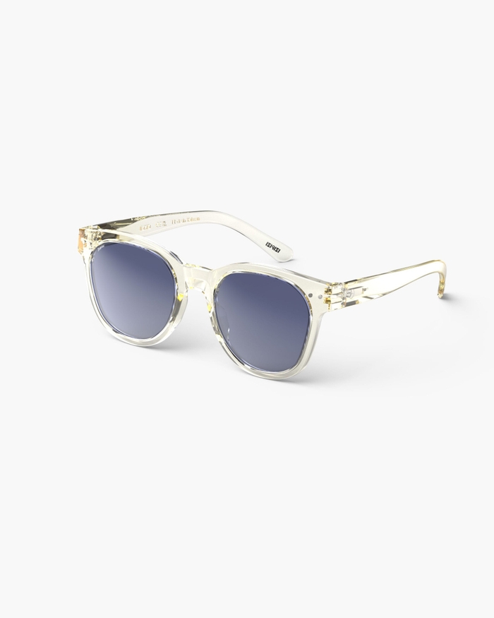 Izipizi Les Lunettes De Soleil #N Active Yellow Avec Leur Forme Trapèze Oversize Apportent Une Touche De Fraîcheur Et D’énergie à Votre Look. Leur Teinte Jaune Doux Et Discret évoque Harmonie Et Tranquillité Idéale Pour