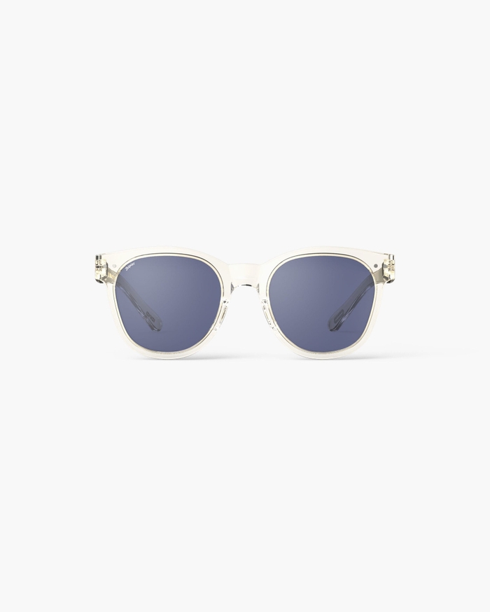 izipizi Les lunettes de soleil #N Active Yellow avec leur forme trapèze oversize apportent une touche de fraîcheur et d’énergie à votre look. Leur teinte jaune doux et discret évoque harmonie et tranquillité idéale pour