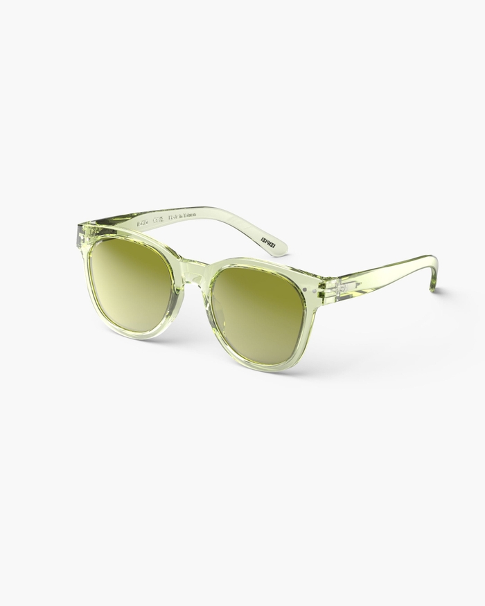Izipizi Les Lunettes De Soleil #N Dynamic Green Avec Leur Forme Trapèze Oversize Sont Le Choix Audacieux Pour Un Style Dynamique Et énergique. Le Coloris Dynamic Green Un Vert Vivifiant Ajoute Une Touche De Fraîcheur Et De To