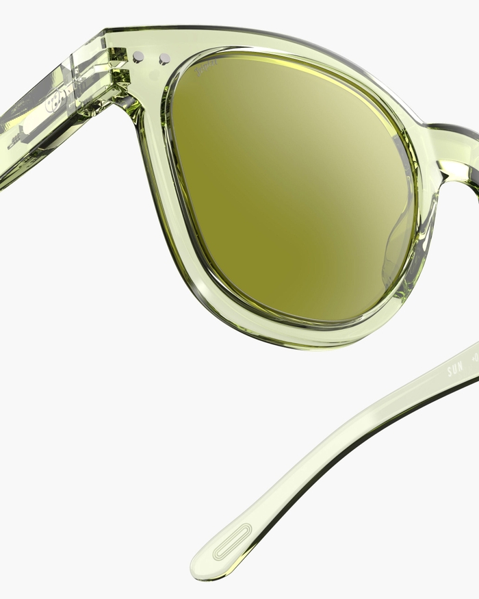 Izipizi Les Lunettes De Soleil #N Dynamic Green Avec Leur Forme Trapèze Oversize Sont Le Choix Audacieux Pour Un Style Dynamique Et énergique. Le Coloris Dynamic Green Un Vert Vivifiant Ajoute Une Touche De Fraîcheur Et De To