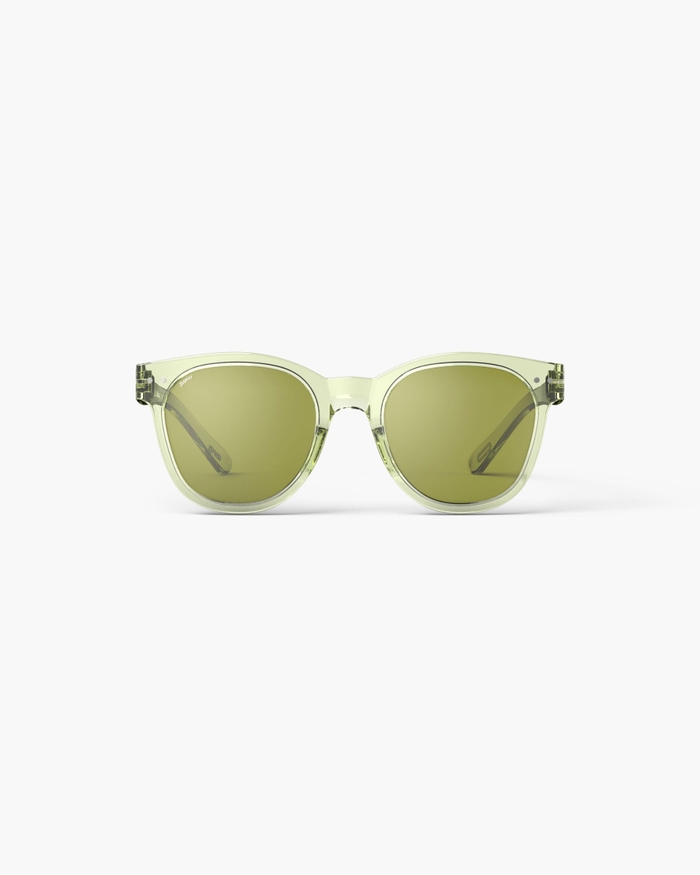 izipizi Les lunettes de soleil #N Dynamic Green avec leur forme trapèze oversize sont le choix audacieux pour un style dynamique et énergique. Le coloris Dynamic Green un vert vivifiant ajoute une touche de fraîcheur et de to