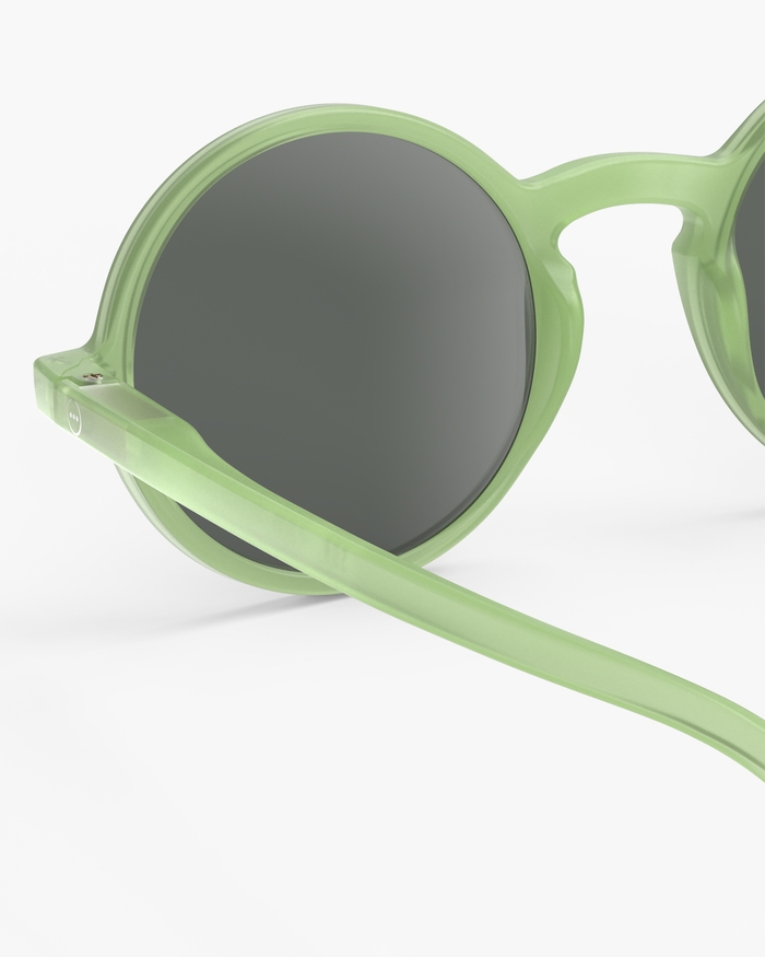 Izipizi Nos Lunettes De Soleil JUNIOR SUN #g Pear Ajoutent Une Touche Rétro Incontournable Que Tous Les Enfants Voudront Porter. Leur Monture Ronde Donne Du Caractère à N'importe Quelle Tenue Tandis Que Les Verres Gris De Cat