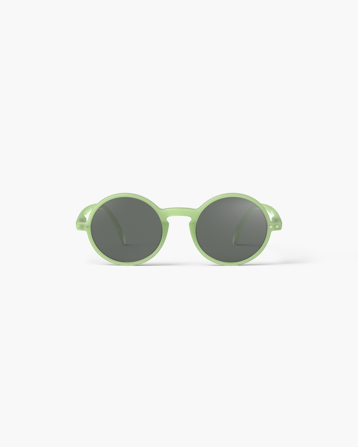 izipizi Nos lunettes de soleil JUNIOR SUN #g Pear ajoutent une touche rétro incontournable que tous les enfants voudront porter. Leur monture ronde donne du caractère à n'importe quelle tenue tandis que les verres gris de cat