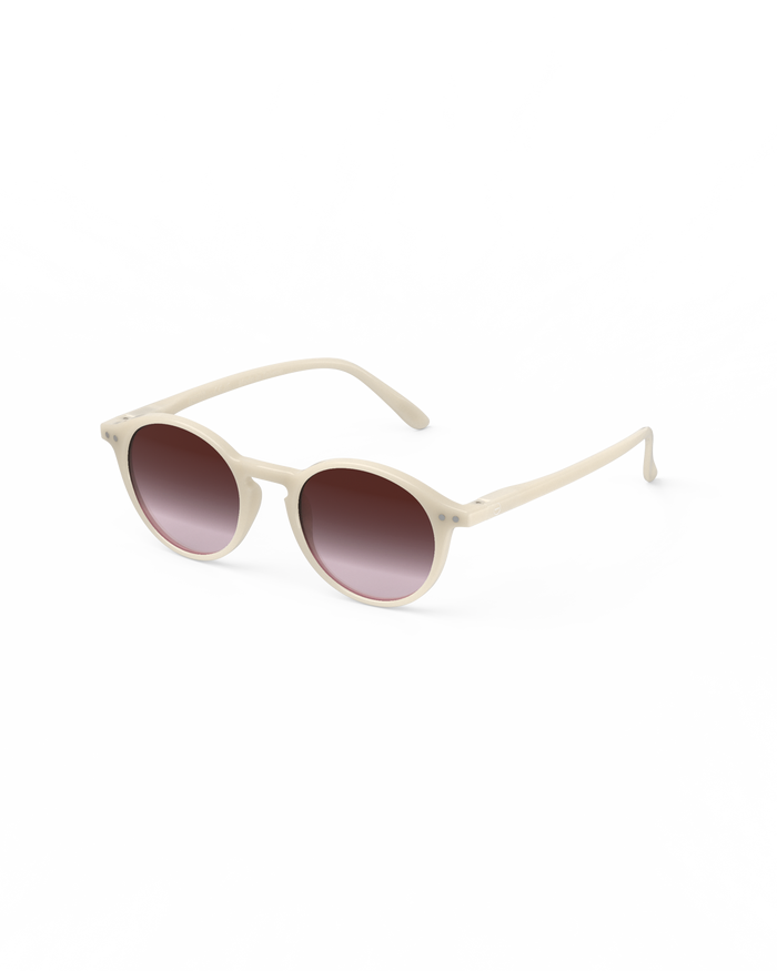 Izipizi Notre Modèle Le Plus Populaire Est Réinventé Dans Une Toute Nouvelle Couleur Vintage Cream. Les Lunettes De Soleil SUN D Vintage Cream Se Distinguent Par Leur Monture Crème Brillante à La Fois Chic Et Intemporelle.
