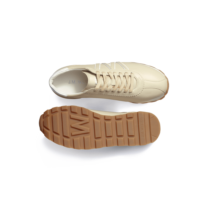 J.m. Weston Basket On My Way En Cuir Veau Sport Beige Détails Blanc