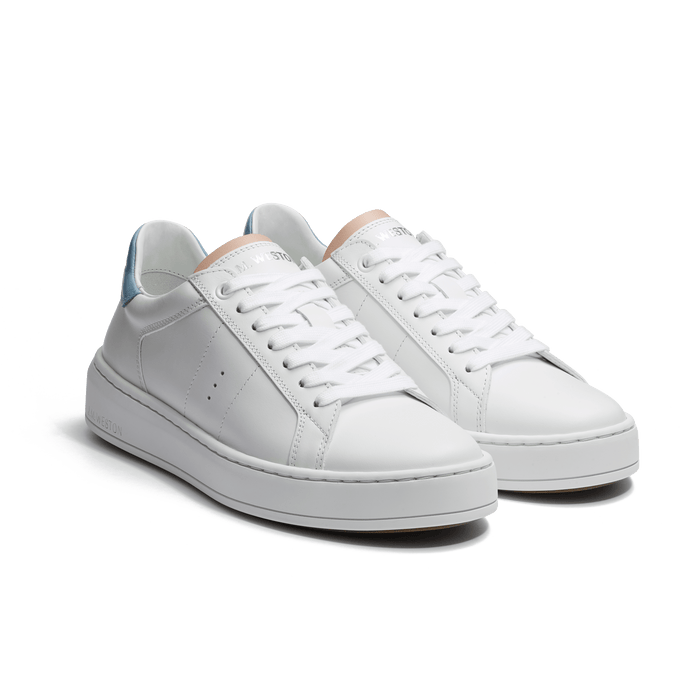 J.m. Weston Basket On Time En Cuir Veau Sport Blanc Détails Nude Et Bleu Clair